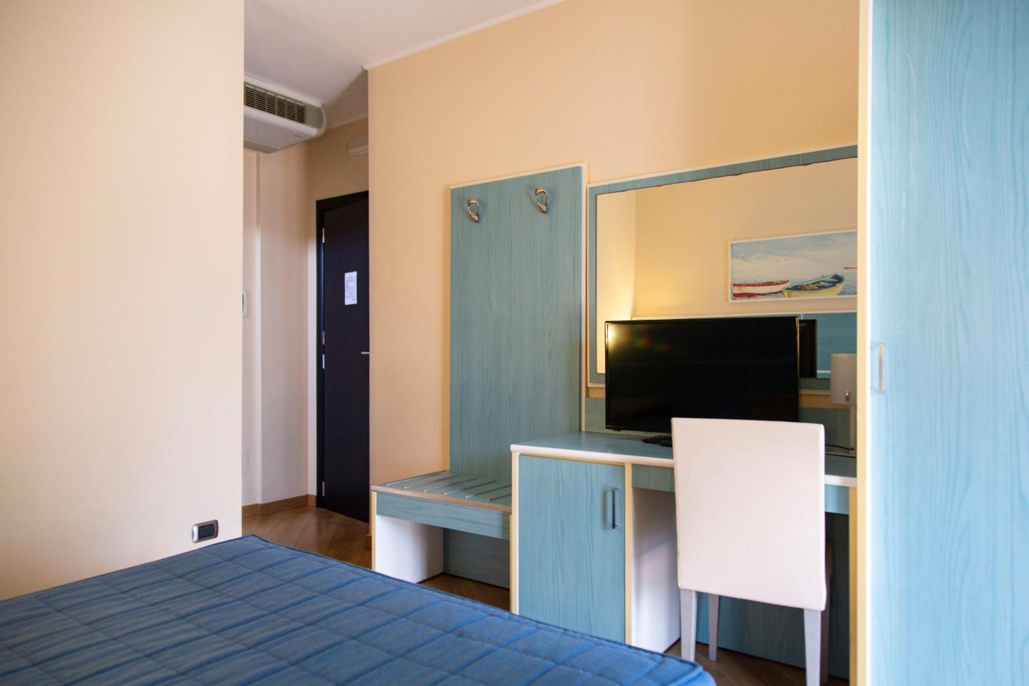 Residenza Del Mare Hotel Sant Isidoro  Phòng bức ảnh